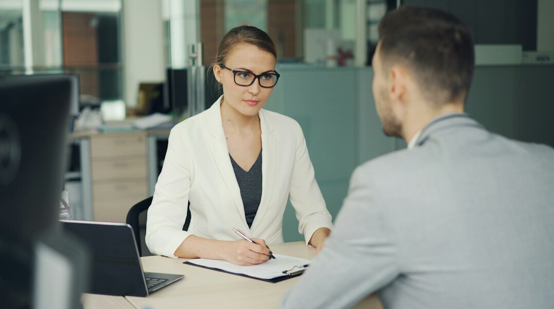 insurance advisor consulting client